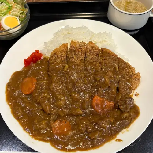 牛排和牛筋咖哩(配沙拉和小湯)