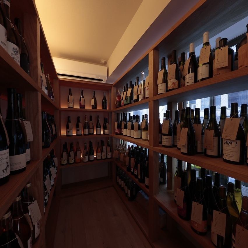 ワインセラーから選べる楽しさ！ソムリエ厳選の多彩なワインたち