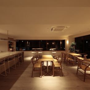 職場の歓送迎会や忘新年会、サークルの打ち上げなど、大人数でのパーティーには貸し切りがおすすめです。最大20名様までご利用いただける広々とした空間で、他のお客様を気にせず、特別なひとときをお過ごしいただけます。