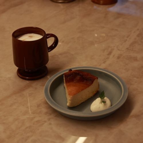 落ち着いた空間で楽しむ夜カフェ