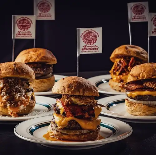 【お肉の旨味がぎゅっと】贅沢プルドポークと牛パティの「プルドポークテキサスバーガー」