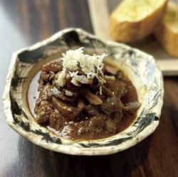 特製デミグラスソースの味噌もつ煮込み