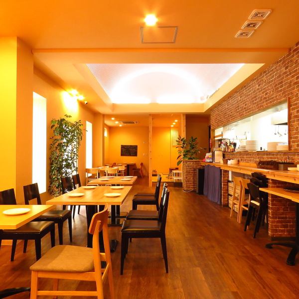 [商店風景]您可以在休閒的空間中放鬆，這是單家餐廳獨有的開放感。