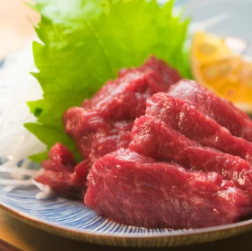 新鮮さが自慢！個室居酒屋で味わう極上の馬刺しと美酒