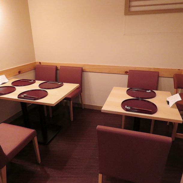 There is a private semi-private room in the back of the store.It can be used for various occasions, such as various banquets, as well as spending important moments such as entertainment and anniversaries.Please enjoy your meal in a private space.