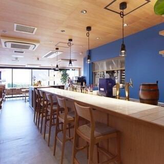 ランチはおしゃれにダイニングカウンターで♪