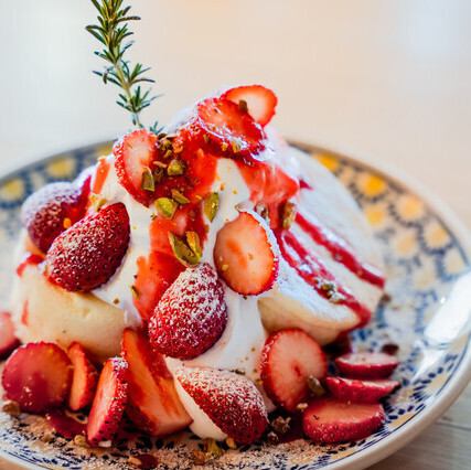 苺たっぷりベリーパンケーキ　