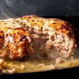 ランチはボリューム満点の肉汁溢れるハンバーグで♪