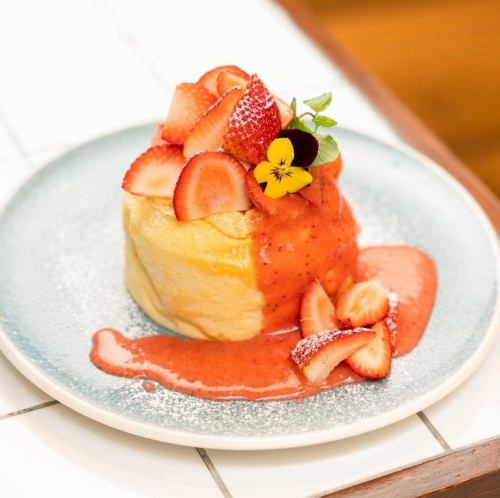 苺たっぷりベリーパンケーキ