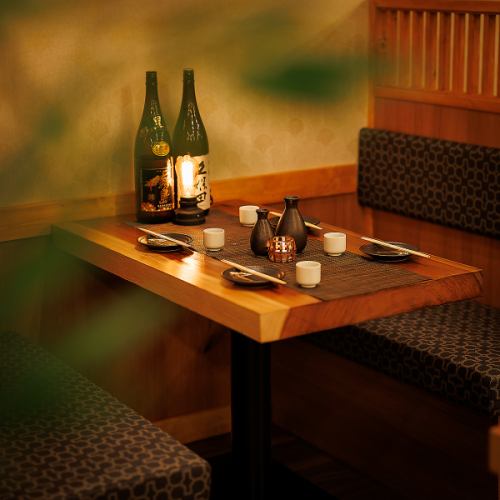 <p>【落ち着いた和の空間】少人数でのお食事に最適な半個室があります。出汁のやさしい風味と鰻の旨みがたまらない一品です。生ビールや冷酒・お魚に合う白ワインなど、鰻にぴったり合うドリンクもご用意。ランチでもディナーでもご利用いただけます。</p>