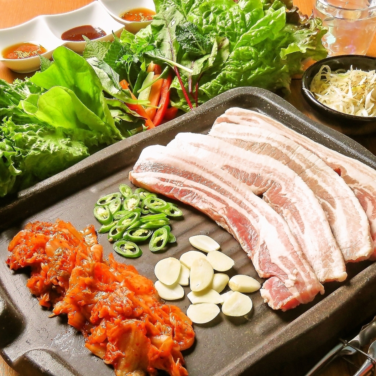 무려 야채를 뷔페! 육즙 두꺼운 삼겹살 ♪