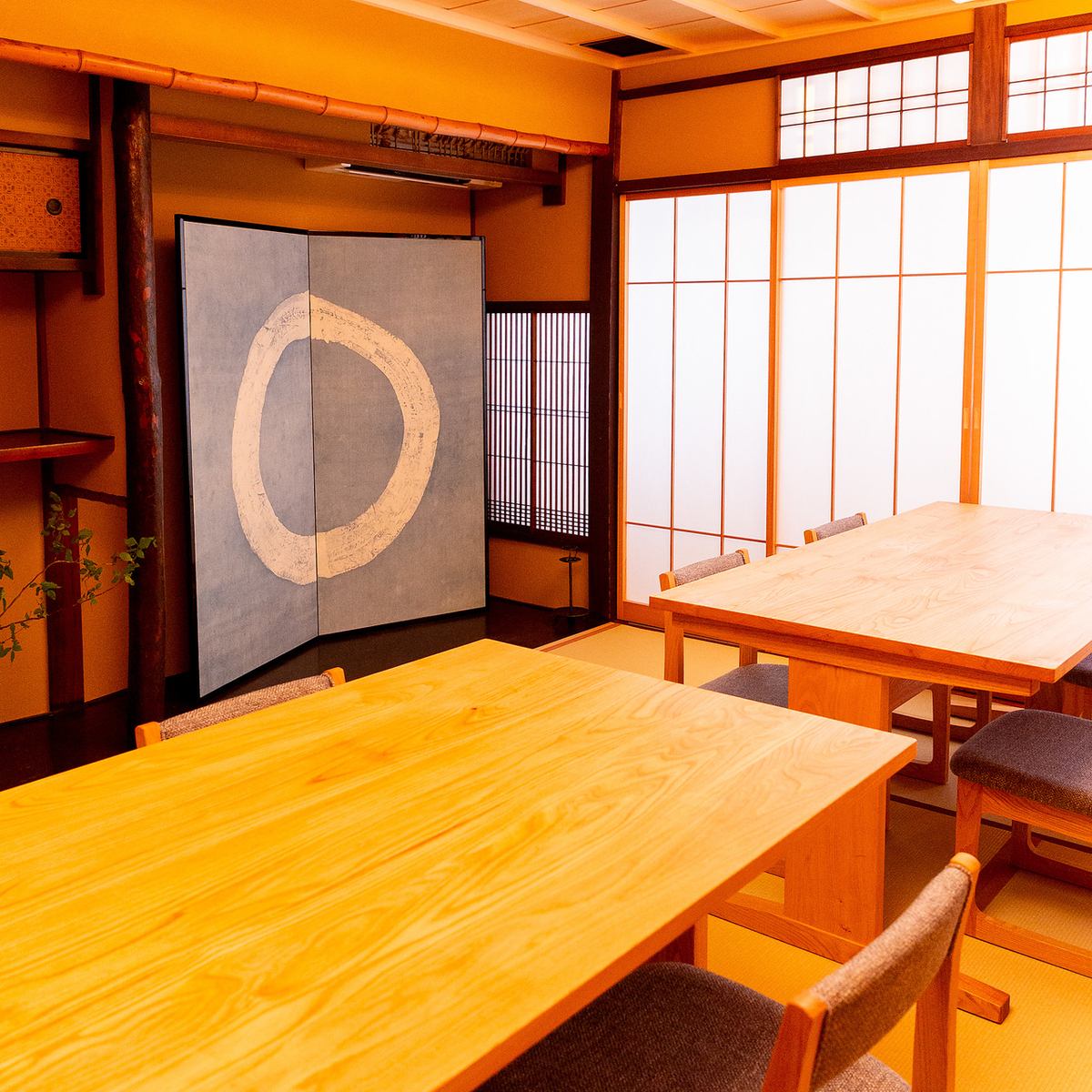 The interior of the restaurant, renovated from a Kyoto machiya townhouse, is a sophisticated and relaxing space.