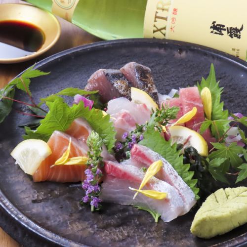 Assorted sashimi