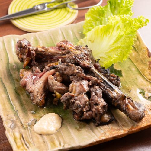 [The sizzling natural flavor of local chicken and the aromatic chicken oil will make you addicted!] Miyazaki local chicken grilled with bone 1,800 yen (tax included)