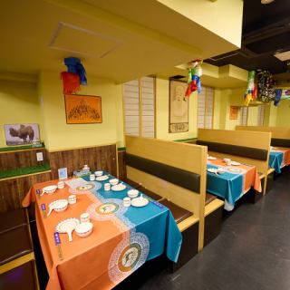 ご家族や宴会、女子会、パーティーには当店がぴったりです！モンゴルの伝統料理を囲みながら、楽しいひとときをお過ごしください。特に、モンゴル伝統製法の風干し羊背ロースは、ご予約いただければご用意できます。大人数に最適なボリュームで、皆様でシェアして楽しむことができる一品です。ぜひお越しください！