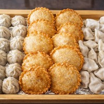 ラム肉使用のモンゴル式肉まん盛り合わせ！パーティーや女子会にぴったりのジューシーで食べ応え満点の一品