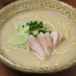 鶏ガラ五時間炊いた鶏だしラーメン