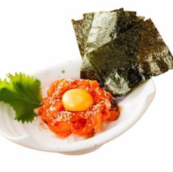 手巻き風サーモンユッケ