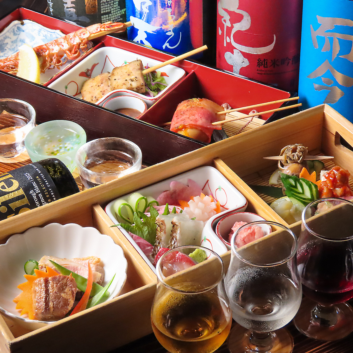 土日祝限定の選べる昼飲みセットは2500円(税込)♪アテとお酒満喫