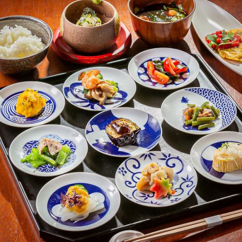 您可以同時享用日式，西式和中式美食的餐廳◆