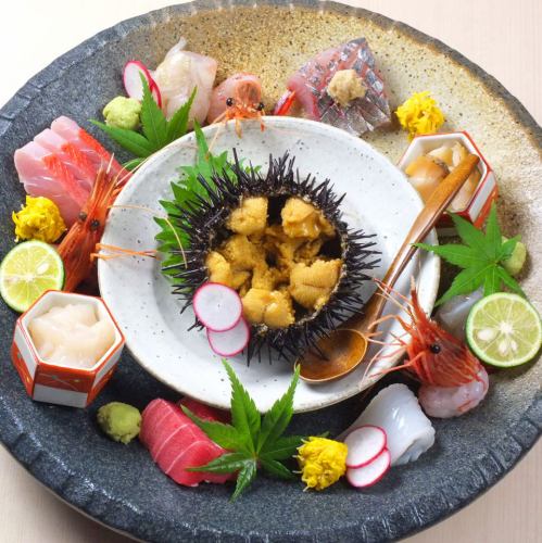 【Livestock fresh fish】 Offered mainly to fishes and shellfishes caught in Sanriku.