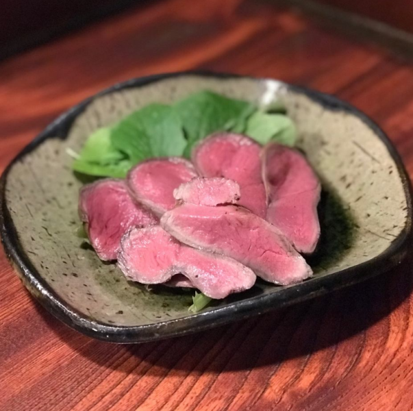 珍しい料理もやまだやならお愉しみ頂けます！新メニュー「「ヤクシカのロースト」」は大人気です！