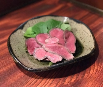 当店自家製、やまだやだけの味『ヤクシカのロースト』