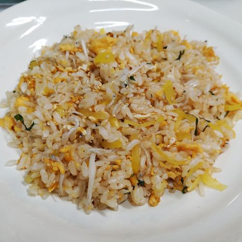 じゃことたくあんのさっぱりチャーハン