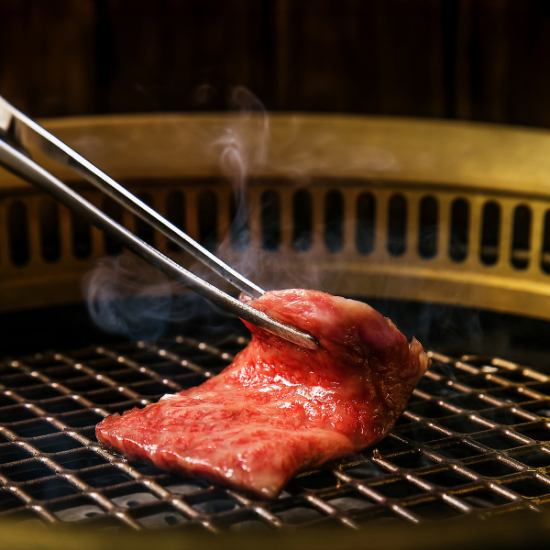 Enjoy yakiniku and ice-cold beer from lunchtime.