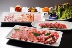 There are private rooms available for small groups.You can enjoy the finest yakiniku at your leisure.