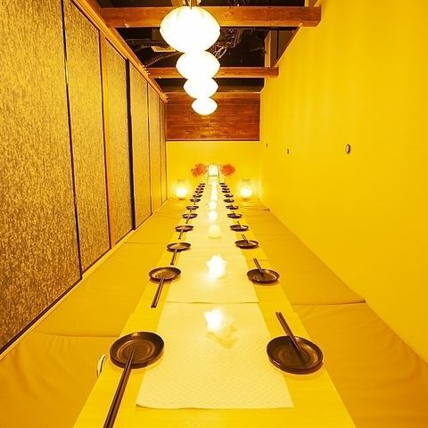 The relaxing Japanese-modern private room can accommodate from 10 to 120 people!