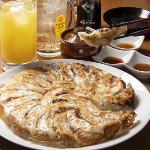 餃子番付開催中！時間内に何個食べれるか挑戦してみてください♪