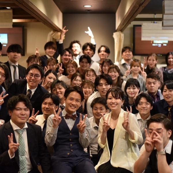 The spacious restaurant has monitors, karaoke, and a wide selection of cakes and sweets. It's also suitable for wedding receptions. The stylish interior and attractive lighting make it perfect for small or large groups. Enjoy our signature dishes and drinks in a warm and inviting space, perfect for birthday surprises, girls' nights, and all kinds of events.