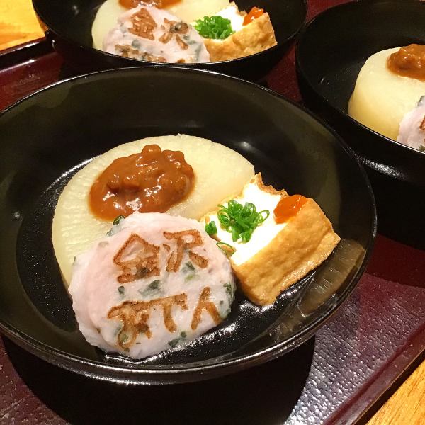 可以品尝经典人气食材等金泽食材以及喉黑、金子酱等金泽食材的“Kagami”关东煮