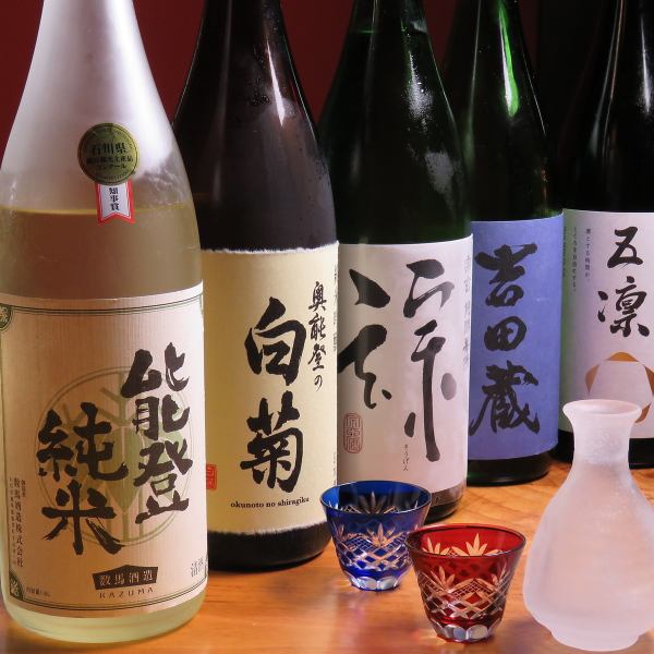 石川の地酒を豊富にご用意。金沢の料理を金沢の地酒でお楽しみ頂きたい。綺麗な水があり、海があり、土がある、食都金澤の魅力を存分にご堪能していただくために、おすすめの地酒をご用意しております。