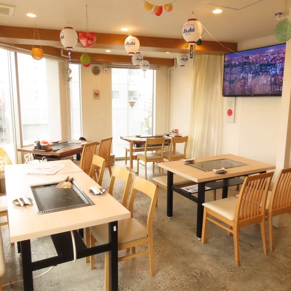 貸切対応OKで、デートやファミリー利用、少人数の食事から中規模の宴会まで、幅広いシーンにマッチする柔軟な空間が魅力。シンプルで清潔感のある内装はどんな年代にも好印象で、用途を選ばず使いやすいと好評です。普段使いはもちろん、歓送迎会やちょっとしたお祝いごとにも重宝する一軒です。