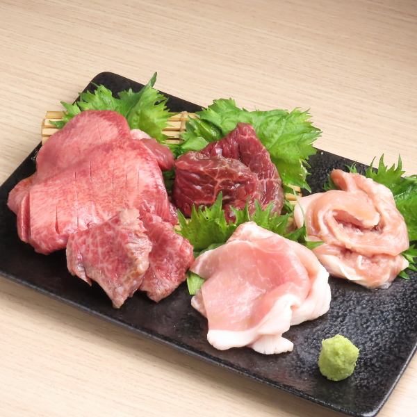 タンやカルビなど5種を一度に！鉄板焼肉盛り合わせ