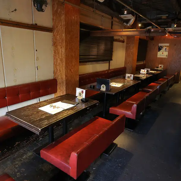 【貸切】自然豊かな店内、ゆったりとしていて30名～40名様まで貸切ＯＫ♪女子にもサラリーマンにも幅広く人気のアジト♪記念日・誕生日コースは演出盛りだくさんでリピーター多数！ご予約お待ちしております★