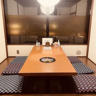 Private room for 6 people *No smoking on Saturdays / Smoking is allowed on other days of the week.*Online reservations are for a minimum of 4 people.