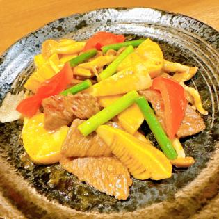 [Seasonally limited] Stir-fried beef and bamboo shoots with oysters