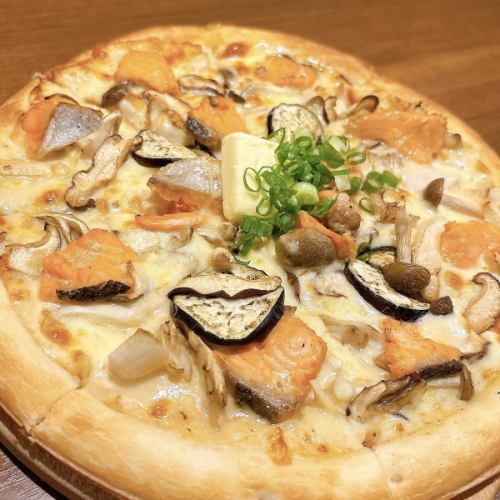 【季節限定】秋鮭とキノコの味噌クリームピザ