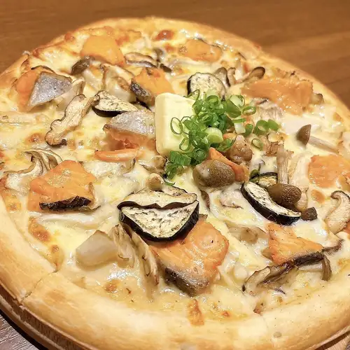 秋鮭とキノコの味噌クリームピザ