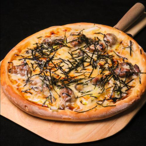 照烧蛋黄酱披萨配自制酸橘鸡肉火腿