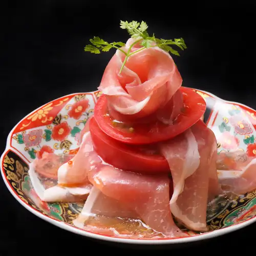 まるごとトマトと生ハムのミルフィーユ