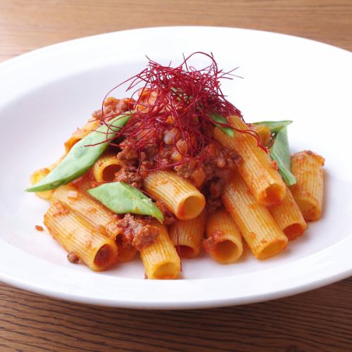 “ショートパスタ・ ミッレリーゲ” モロッコいんげんと牛挽肉のボロネーゼ