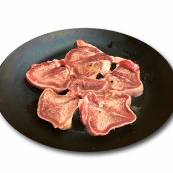 Thick-sliced pork tongue (salt, miso)