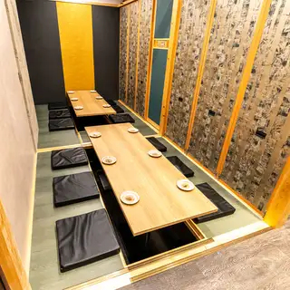 【7분~12분】비밀기지같이 편안한 공간.주위를 신경쓰지 않고 느긋하게 릴렉스 할 수 있는 개인실석 다수 준비하고 있습니다.※사진은 계열점입니다.