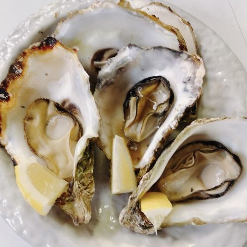1 baked oyster with live shell