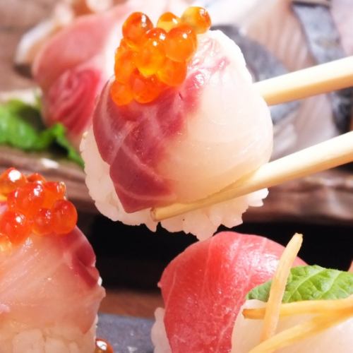 Cute palm-sized temari sushi♪