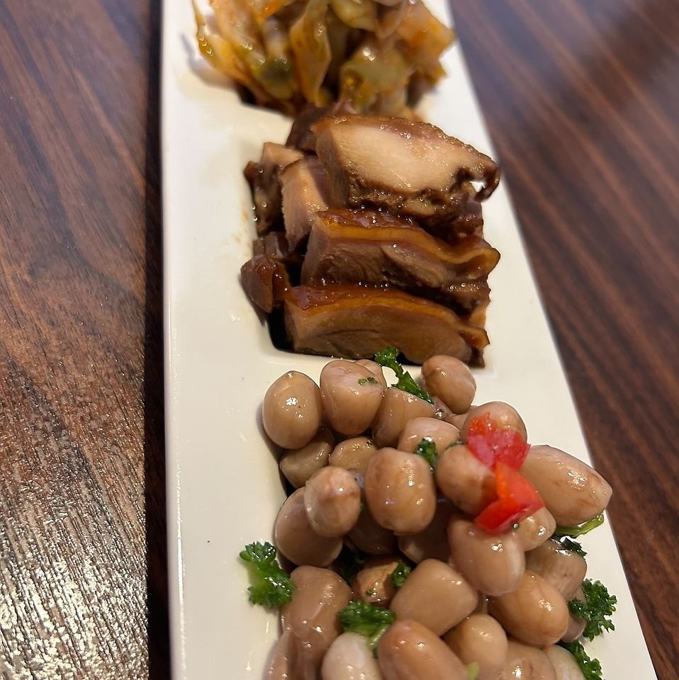 昼飲み、おひとり様でのご来店も◎自家製三種盛り合わせもご用意